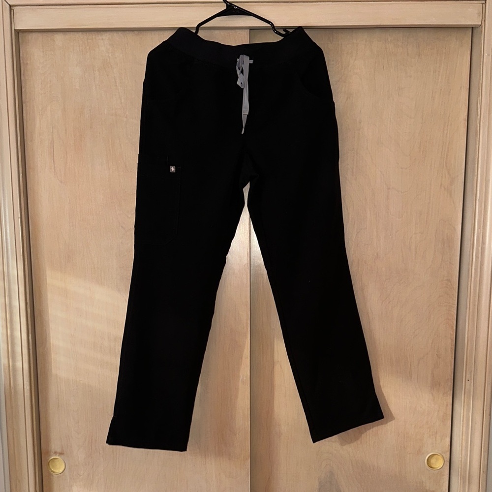 Figs Kade Women’s Scrub Pants in Black